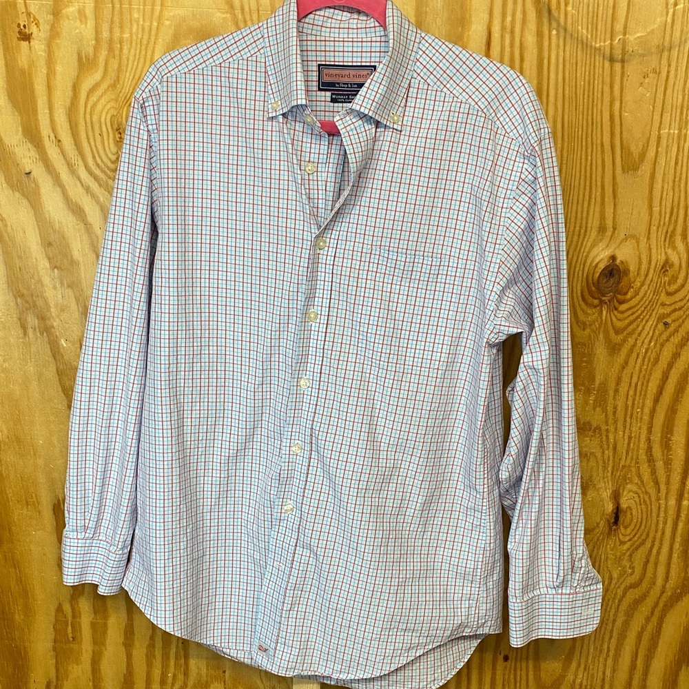 Vineyard Vines size M button down shirt